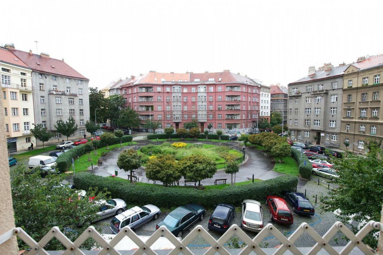 Cosy Apartment Under The Tower Praga Exterior foto