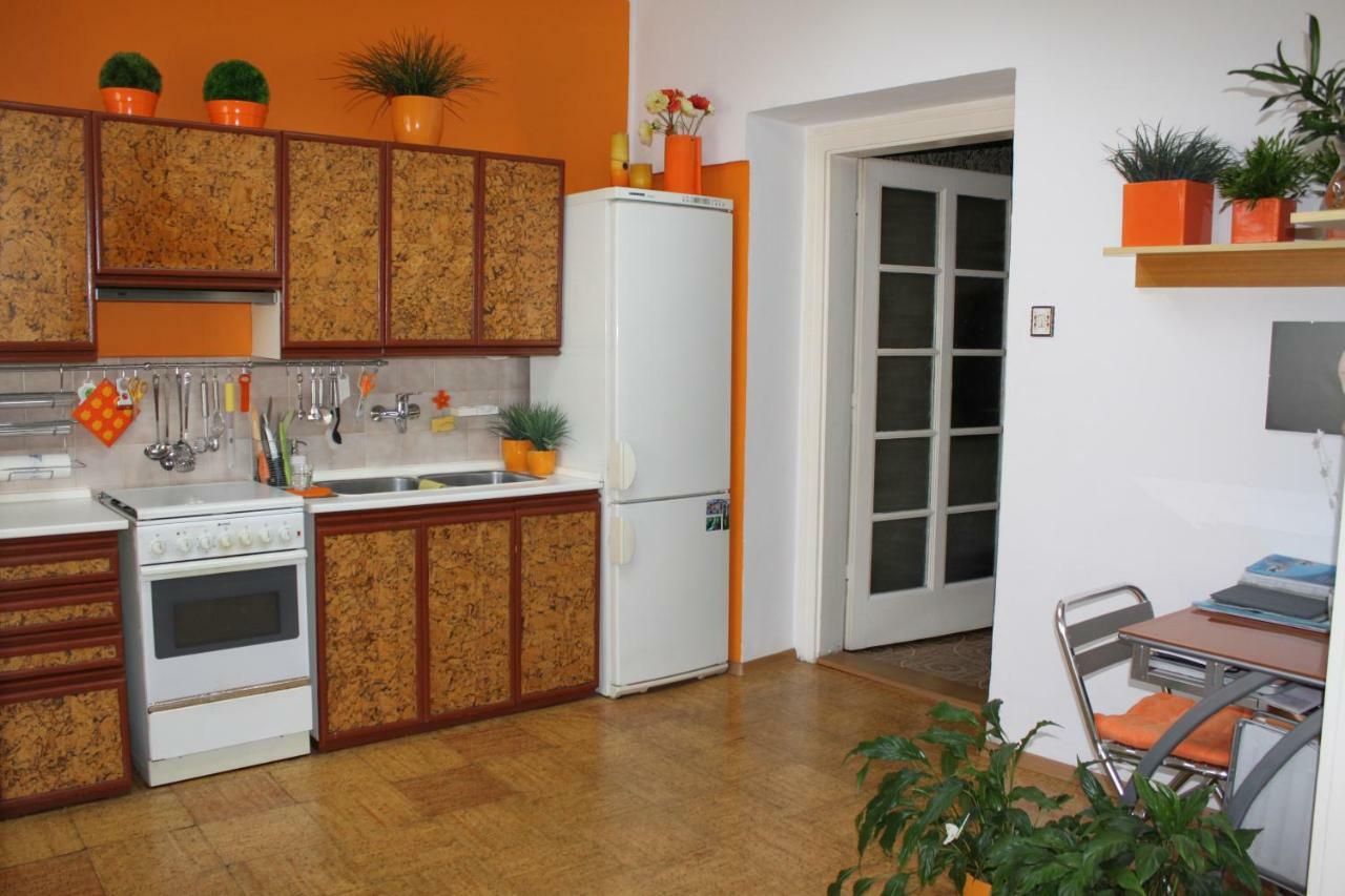 Cosy Apartment Under The Tower Praga Exterior foto