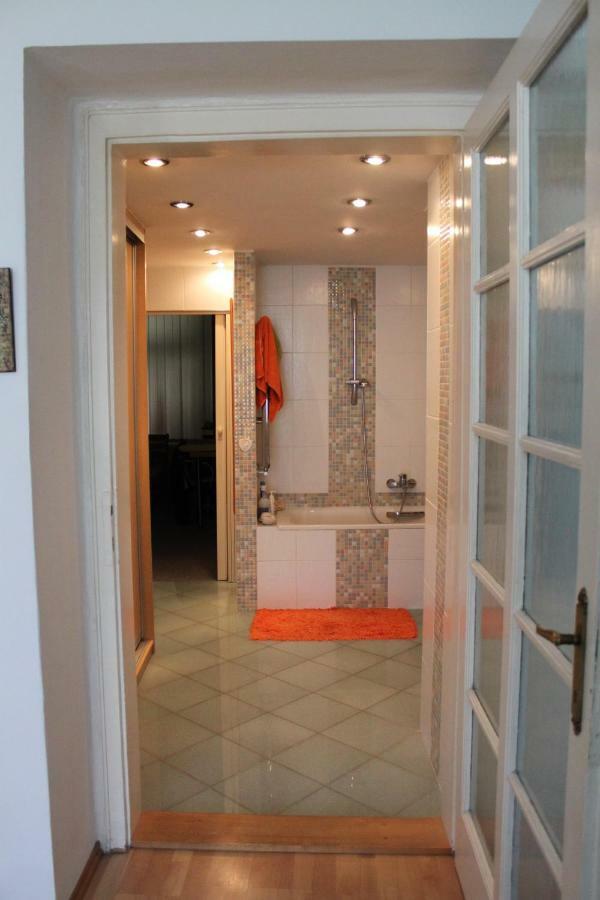 Cosy Apartment Under The Tower Praga Exterior foto