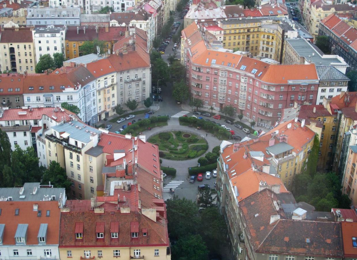 Cosy Apartment Under The Tower Praga Exterior foto