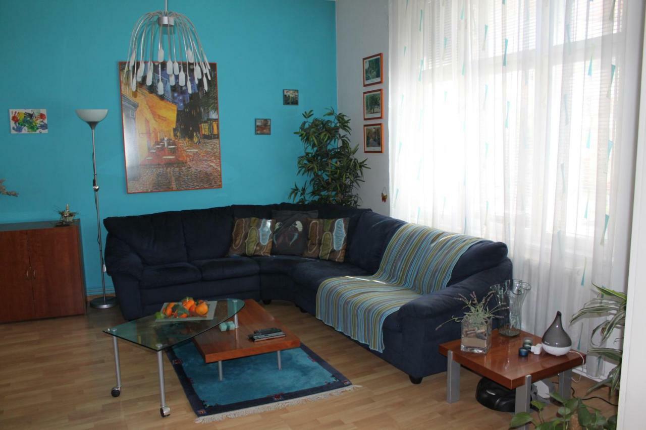 Cosy Apartment Under The Tower Praga Exterior foto