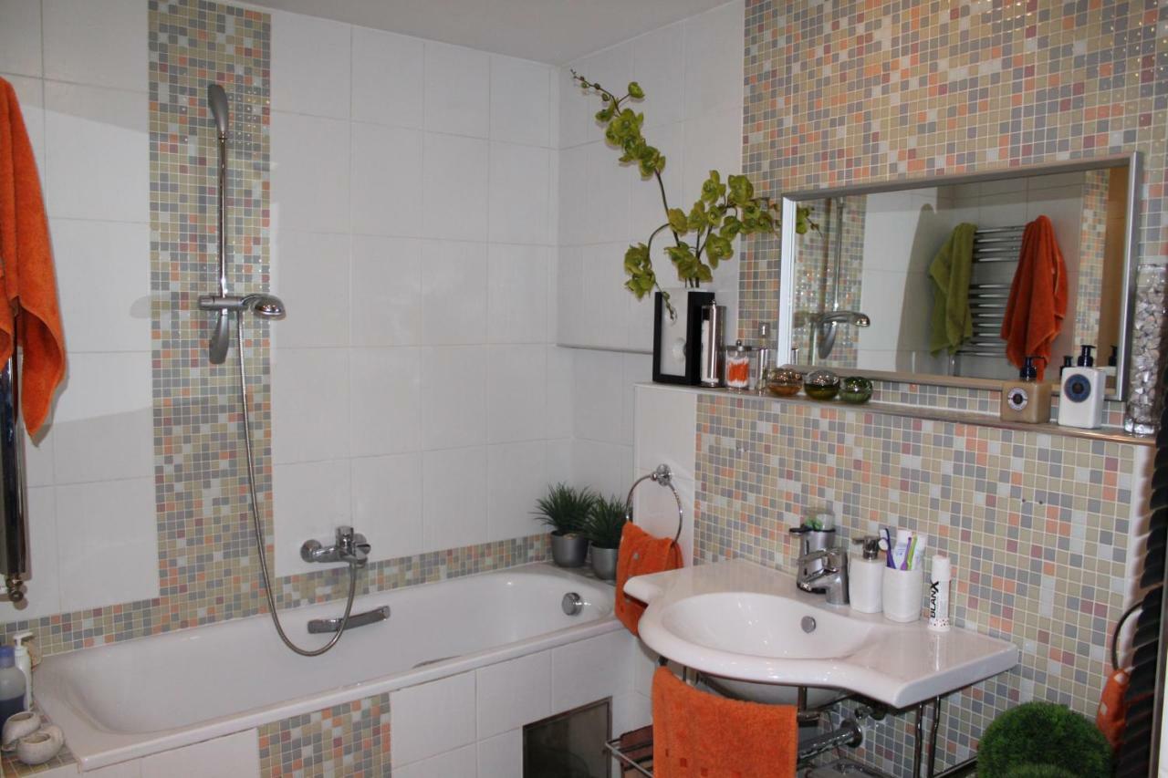 Cosy Apartment Under The Tower Praga Exterior foto