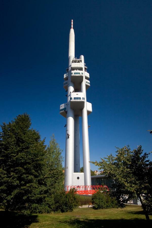 Cosy Apartment Under The Tower Praga Exterior foto