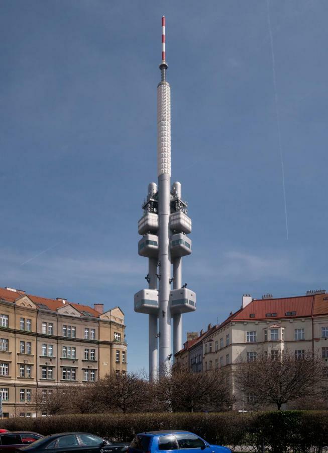Cosy Apartment Under The Tower Praga Exterior foto